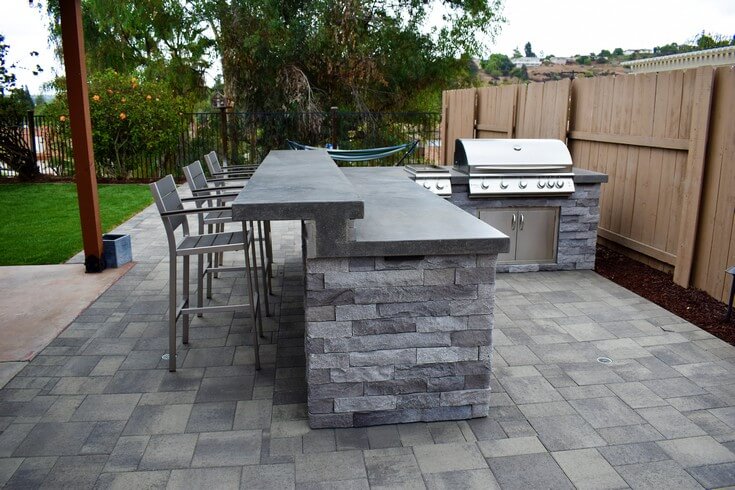 outdoor kitchen with raised bar