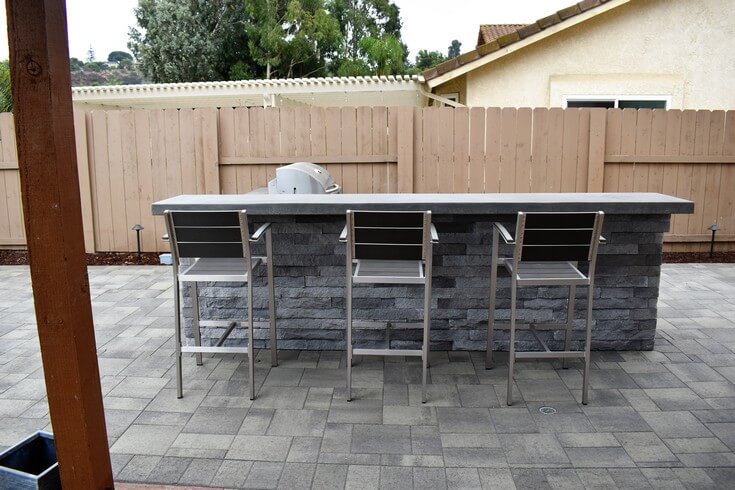 outdoor kitchen with raised bar
